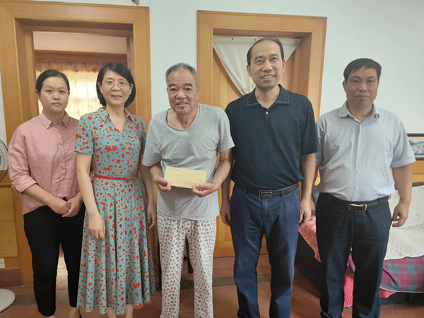 7月25日市侨联走访慰问退伍老兵